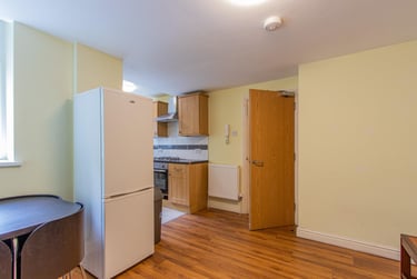 2 bed house, Richmond Crescent, City Centre, Cardiff, CF243AH - Image 4